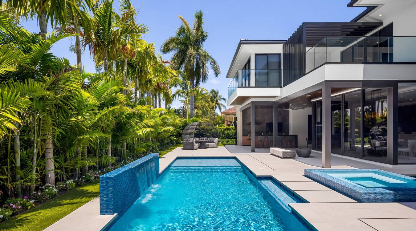 EXCLUSIVE: Mansion Minutes Away From Travis Kelce and Taylor Swift’s $20 Million Florida Retreat Is Listed for $15 Million